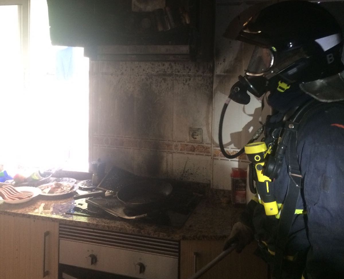 Incendio en una vivienda del Barrio de Peral