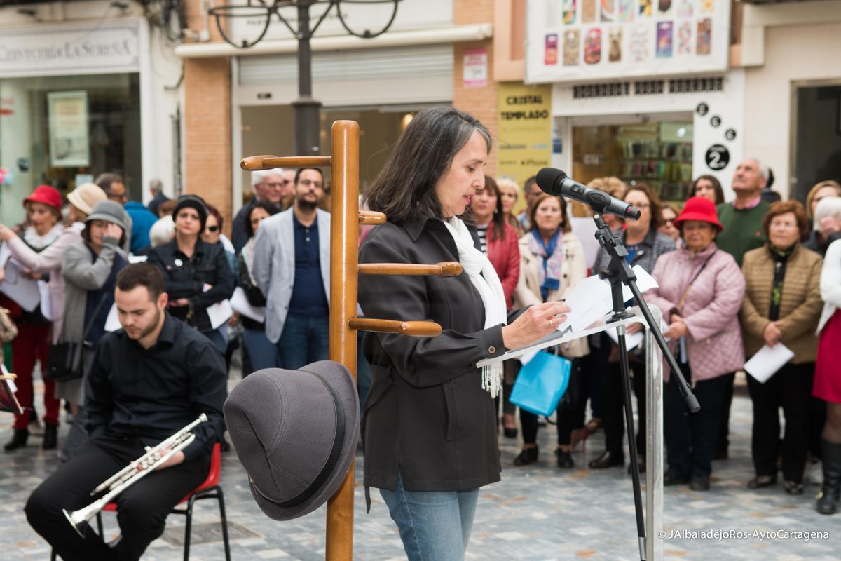 Acto Da del Libro. Acto de los sombreros