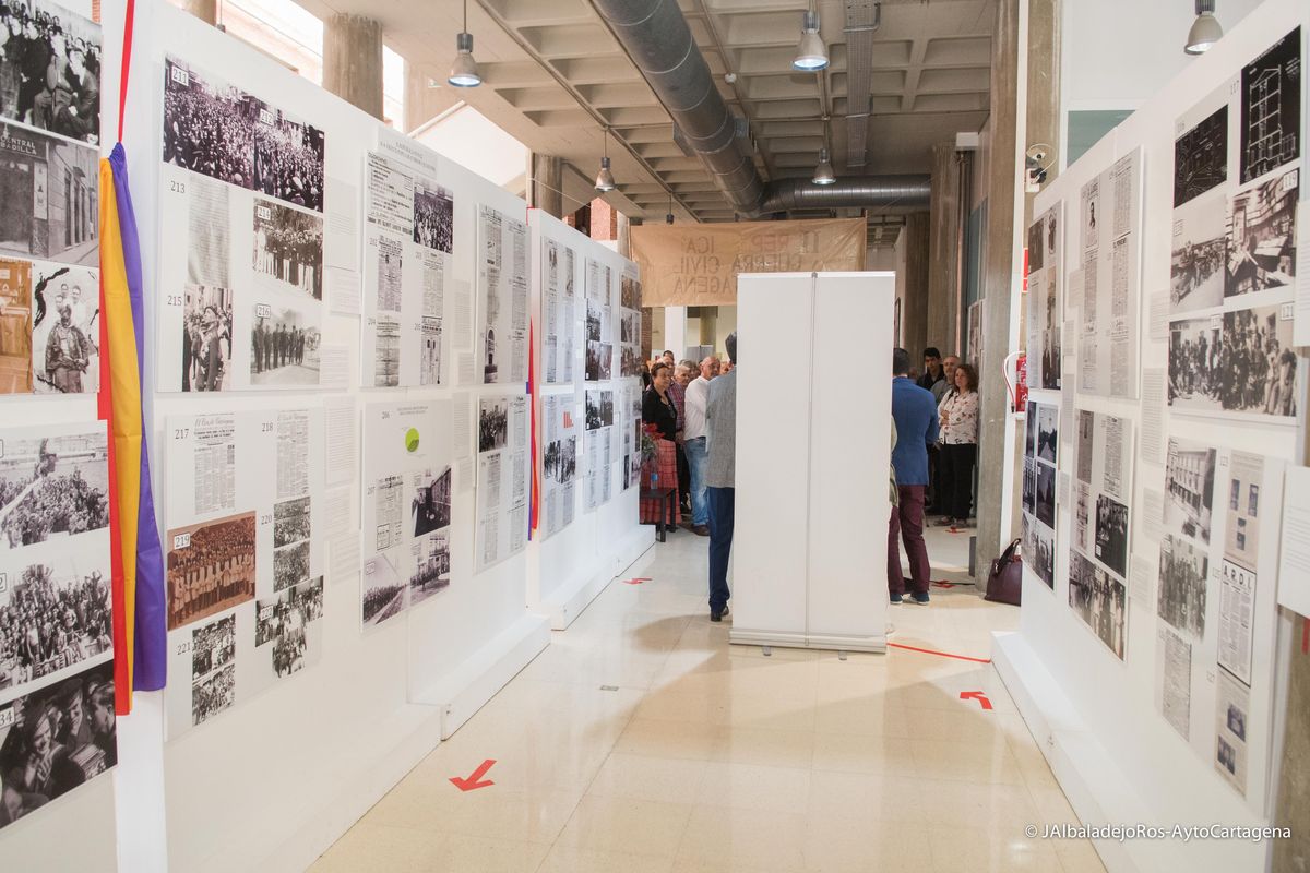 Inauguración exposición 'II República y Guerra Civil en Cartagena,la memoria en imágenes'