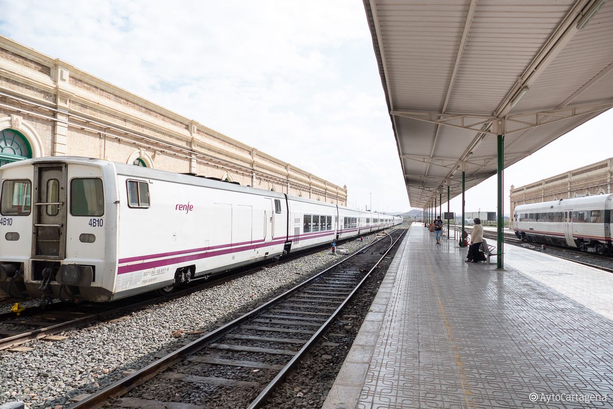 Andenes de la estacin de Vctor Beltr en Cartagena