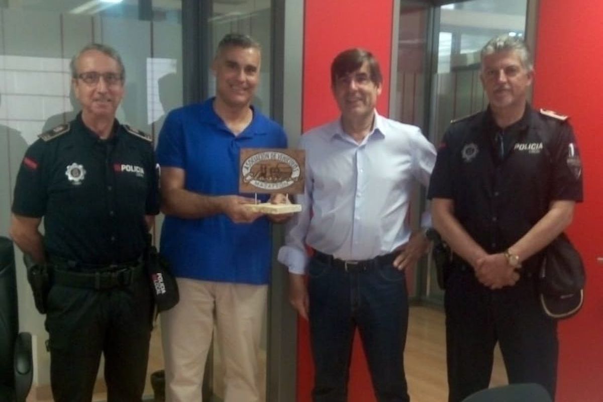 Entrega de placas al concejal Francisco Aznar y a la Polica Local