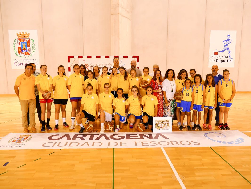 Ascenso a Primera Divisin del Club Femenino Baloncesto Cartagena