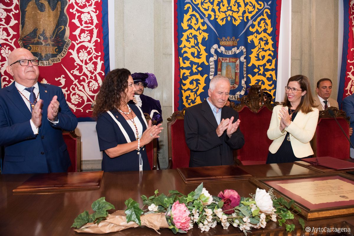 Entrega de la Medalla de Oro de Cartagena a Antonio Bermejo