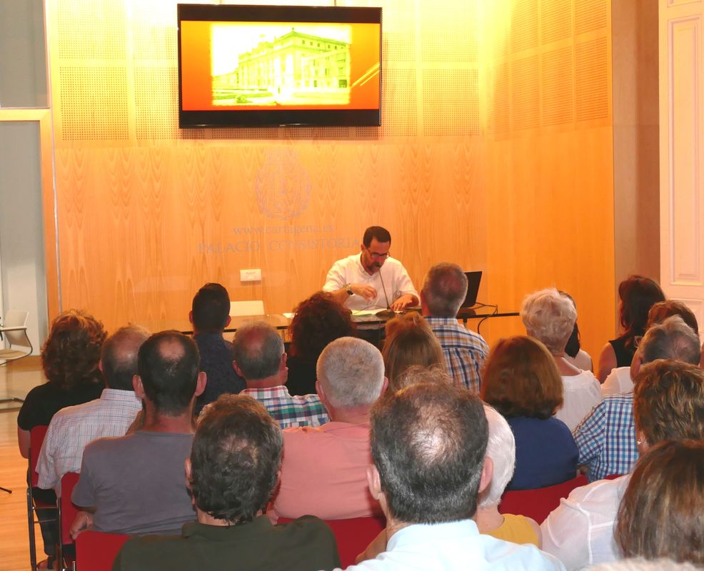 Conferencia del cronista Luis Miguel Prez Adn por el aniversario de la proclamacin del Cantn de Cartagena