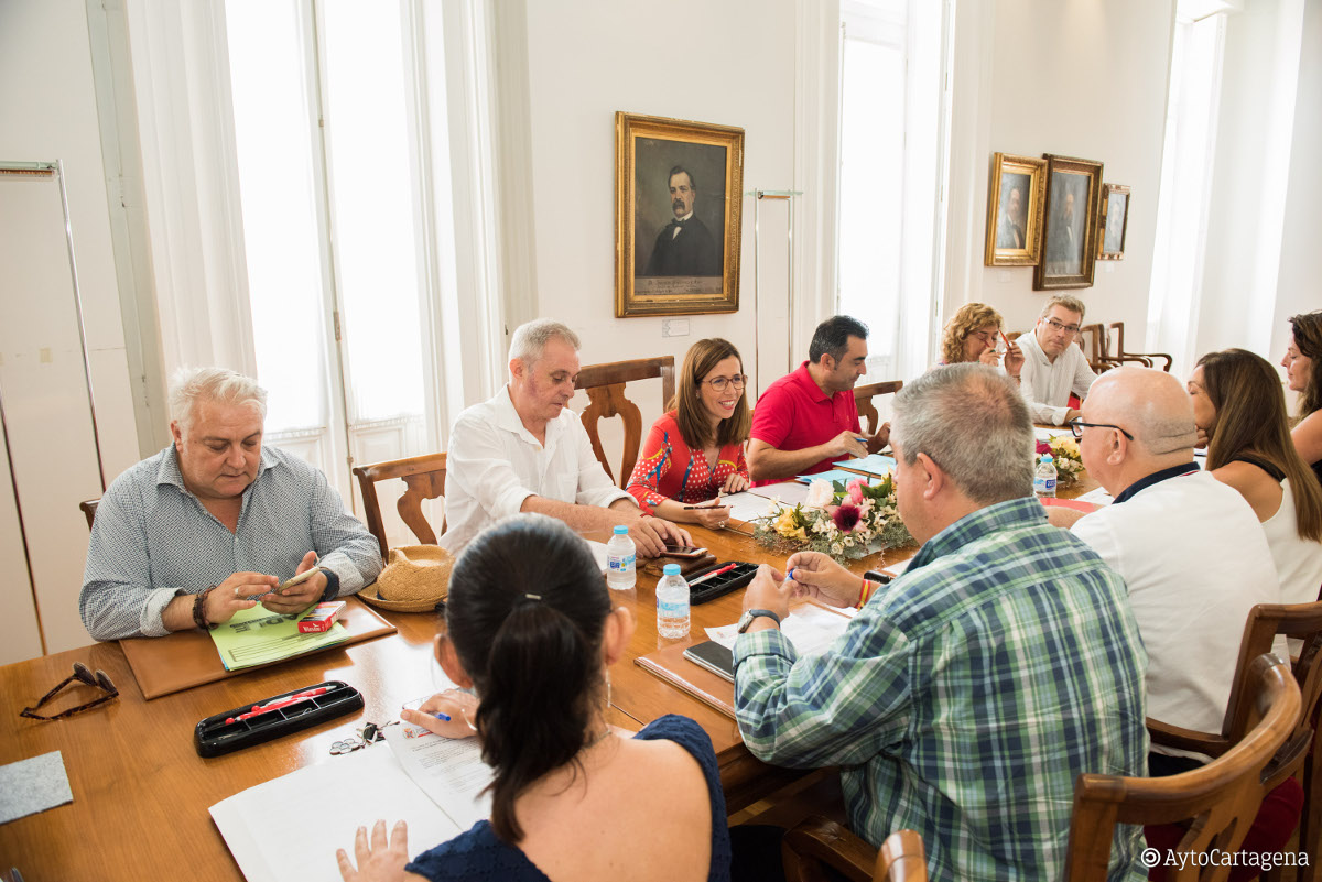 Imagen de una reunin del Consejo Rector de la ADLE