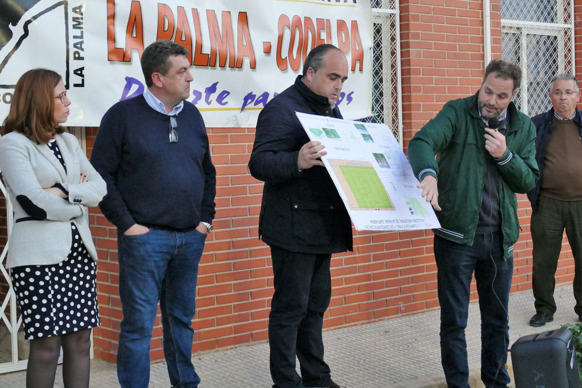 Visita de la alcaldesa al campo de ftbol de La Palma. Imagen de archivo