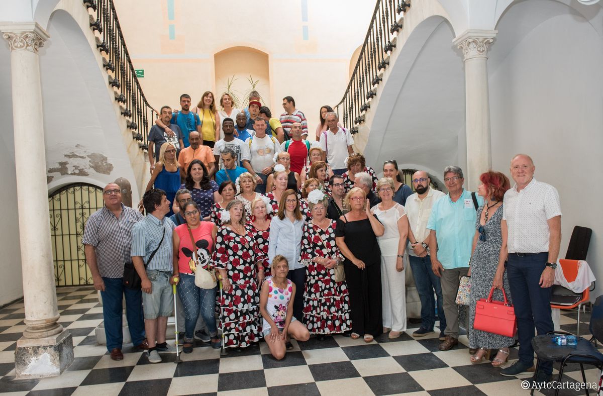 Imagen de archivo de visita a la Escuela de Verano de Servicios Sociales para personas sin hogar