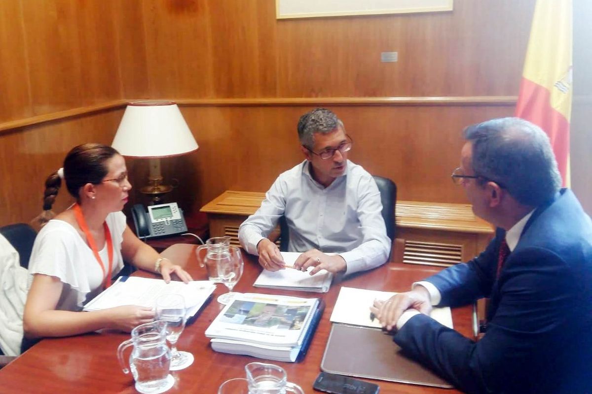 Reunin de la alcaldesa y el delegado del Gobierno con el secretario de estado de Medio Ambiente