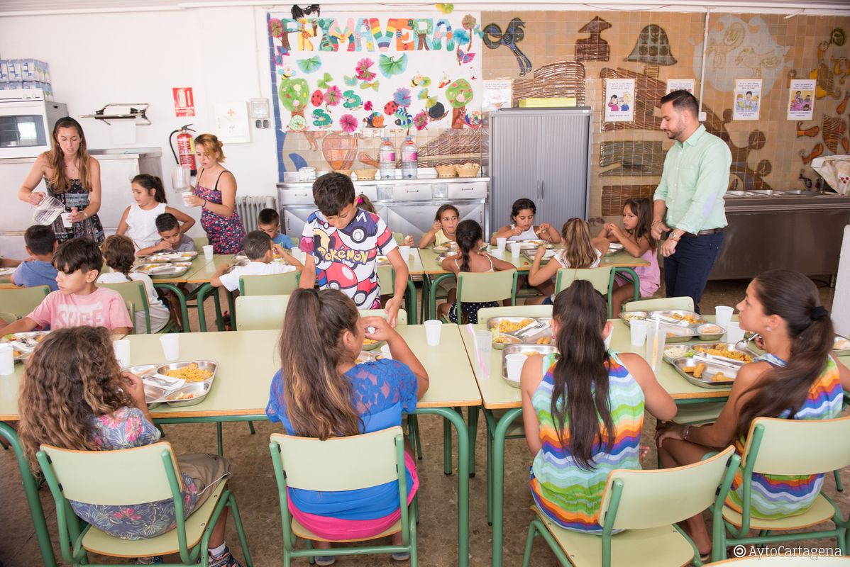 Visita del edil de Educacin a comedores escolares. Imagen de archivo.