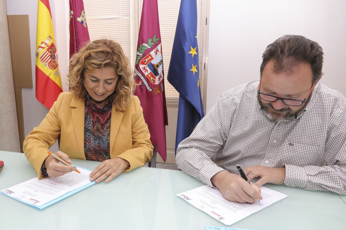 Firma convenio ADLE y Asociacin Murciana de Rehabilitacin Psicosocial- ISOL