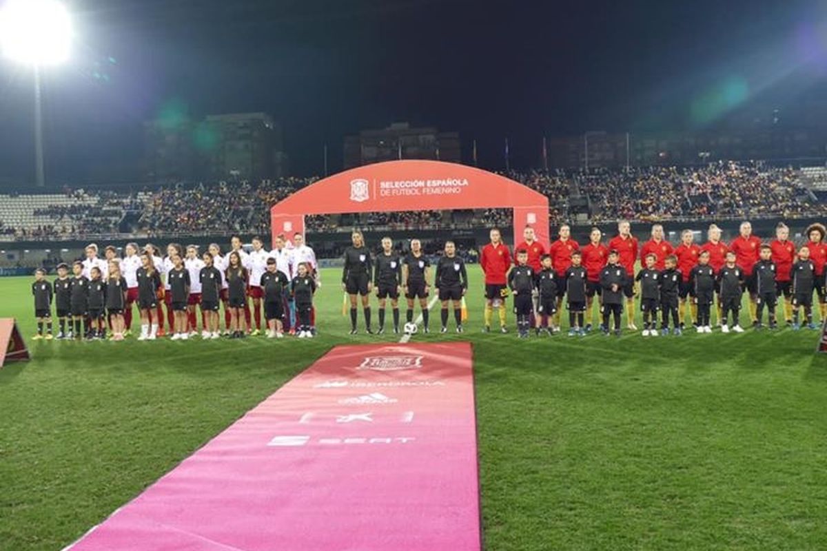 Partido amistoso de las selecciones absolutas femeninas de Espaa y Blgica en el Cartagonova