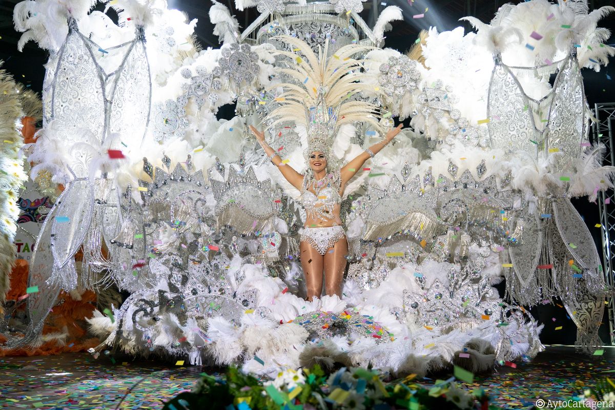 Arranca el Carnaval en Cartagena entre máscaras, disfraces y mucho color y humor Ayuntamiento