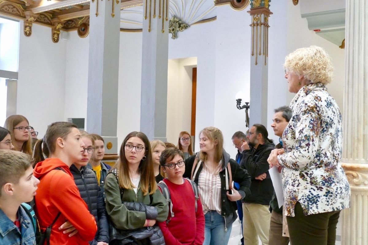 Alumnos alemanes de intercambio con el IES Jimnez de la Espada visitan el Palacio Consistorial