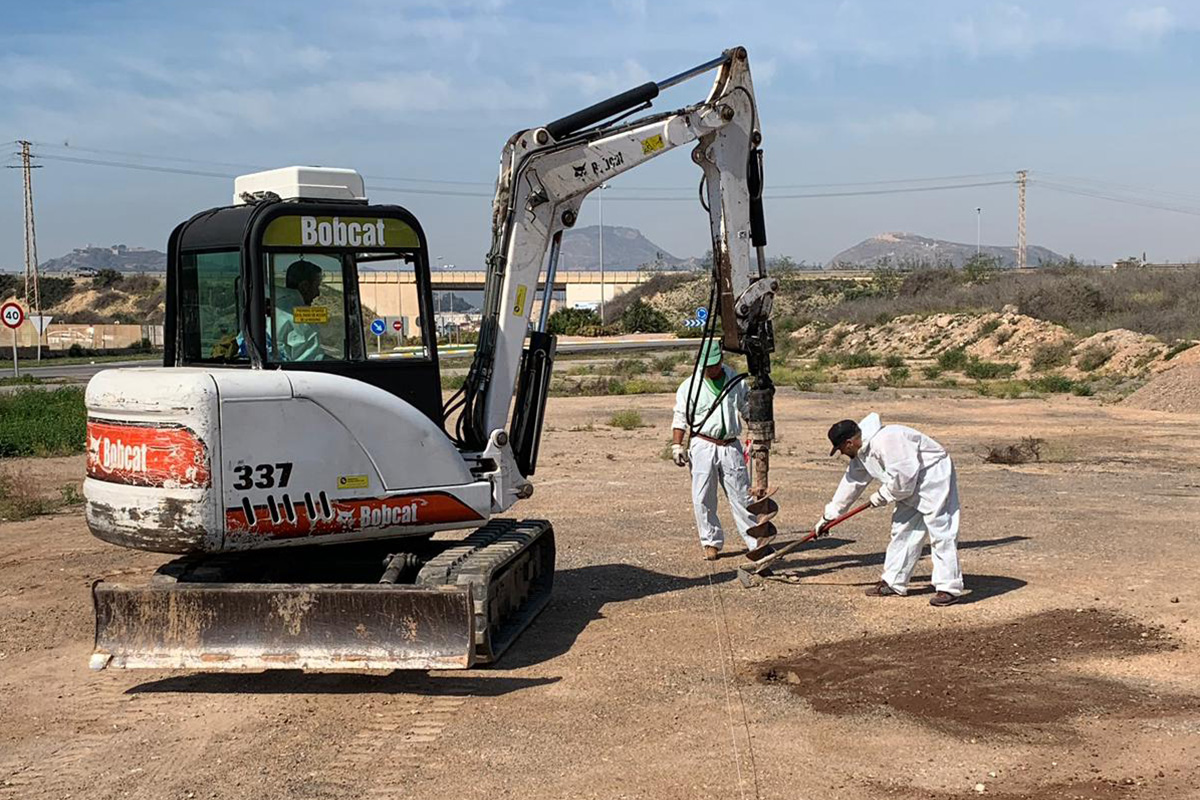 Ercros inicia el vallado perimetral de los terrenos de El Hondn