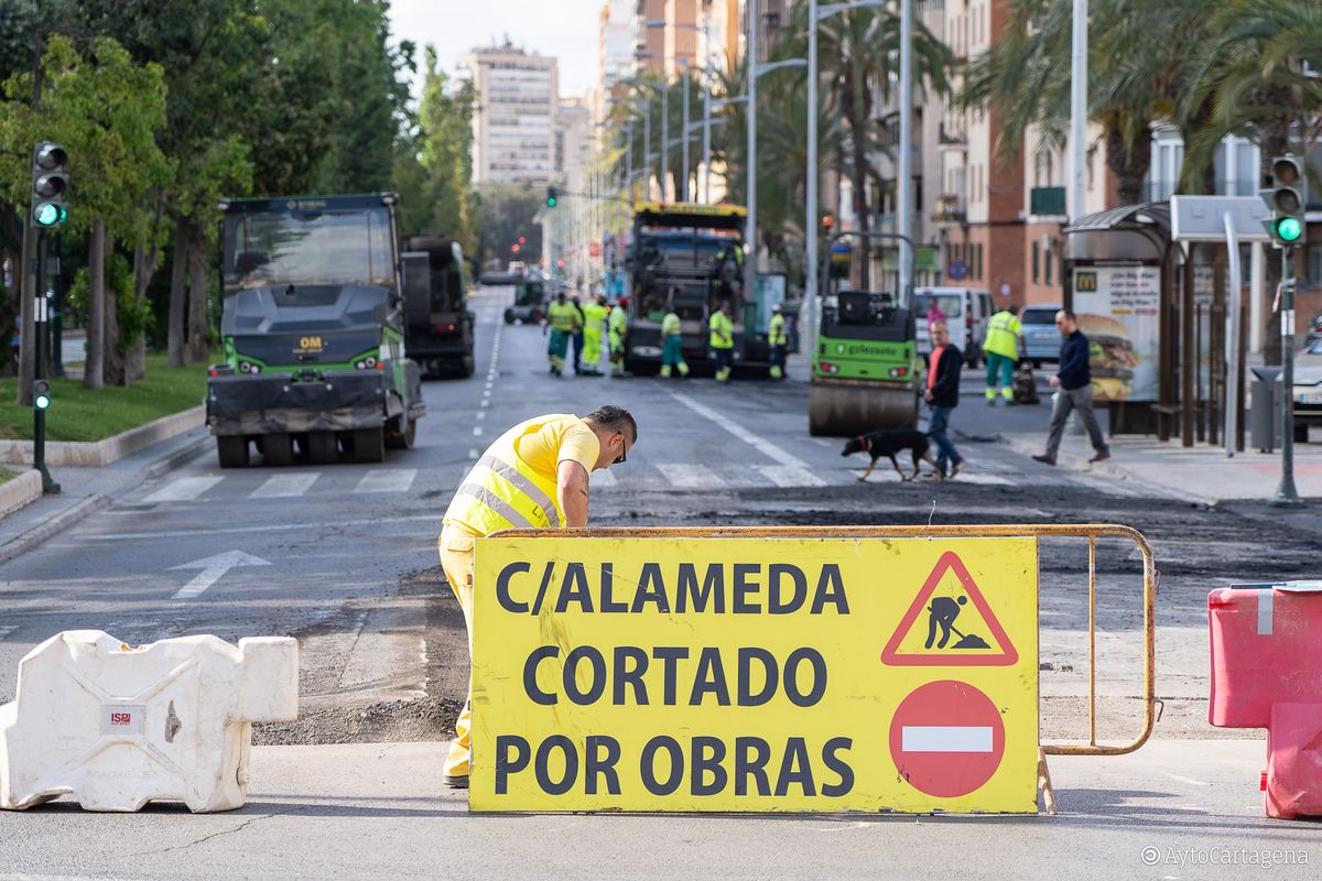 Cortes de tráfico en la Alameda de San Antón en dirección a Plaza de España
