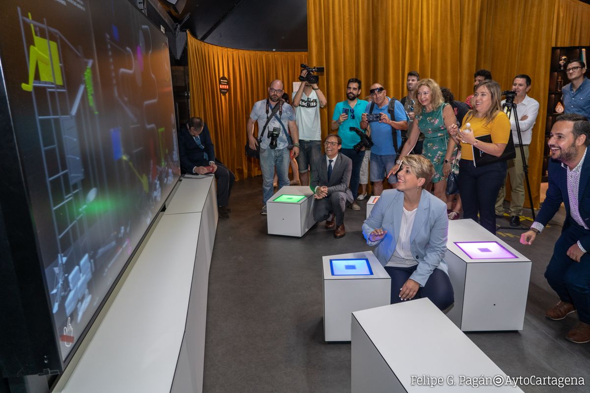 Exposici�n sobre Leonardo da Vinci, en la plaza de Jos� Mar�a Art�s