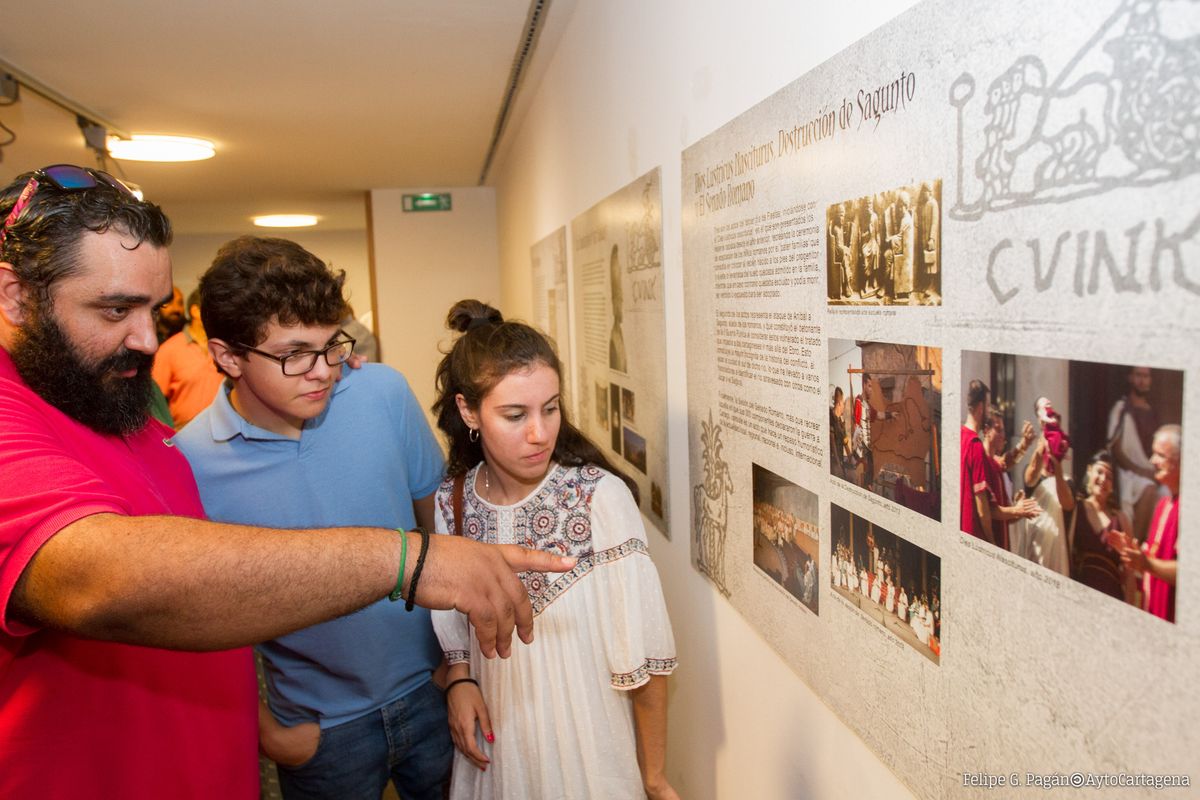 Inauguracin de la exposicin'Una Historia hecha Fiesta'