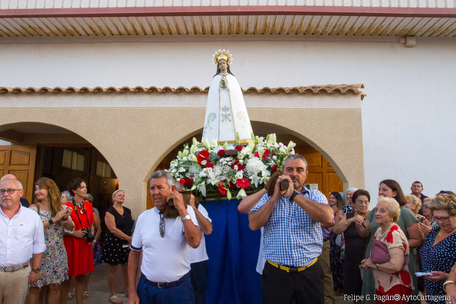 Misa y procesin en honor a Nuestra Seora de las Nieves, patrona de Islas Menores