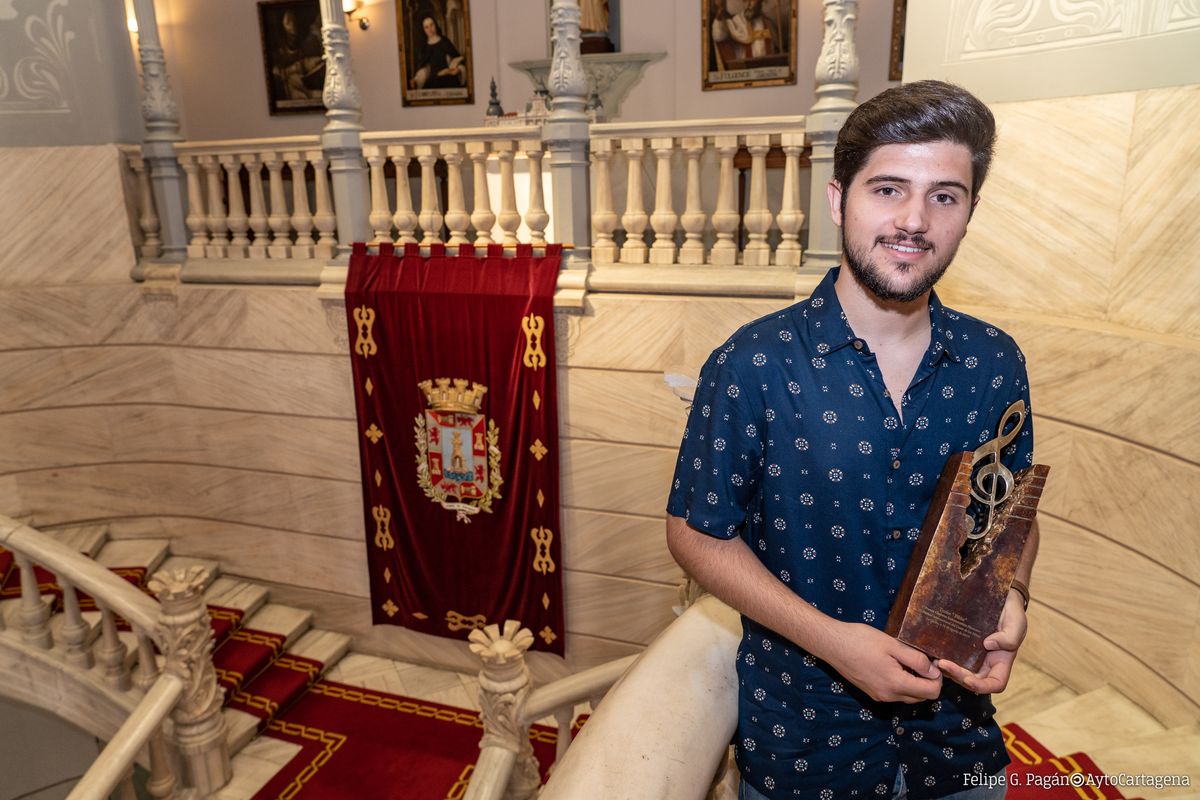 Recepcin de Alejandro Solano, percusionista ganador del Premio Filn en el Cante de las Minas 2019