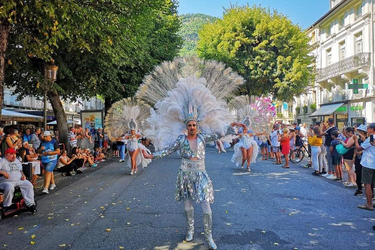 Comparsa Salgeiro en la Fiesta de las Flores de Francia