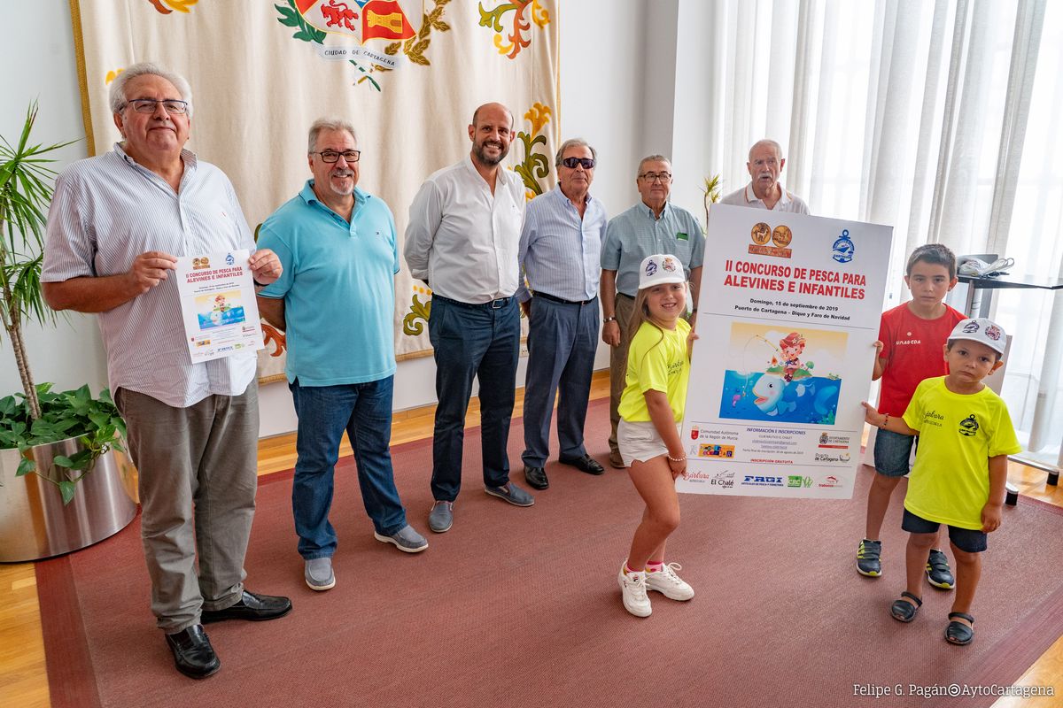 Concurso de Pesca en el Dique de Navidad