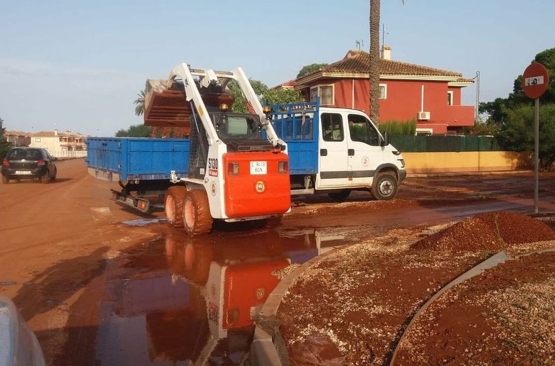 Servicios municipales reparan en la zona litoral los efectos de las lluvias