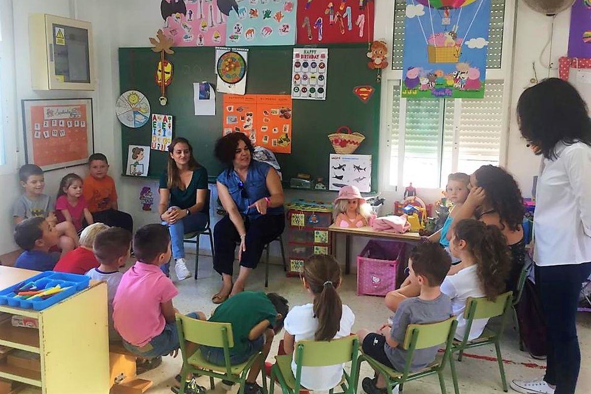 Visita concejala Educación colegio Los Urrutias