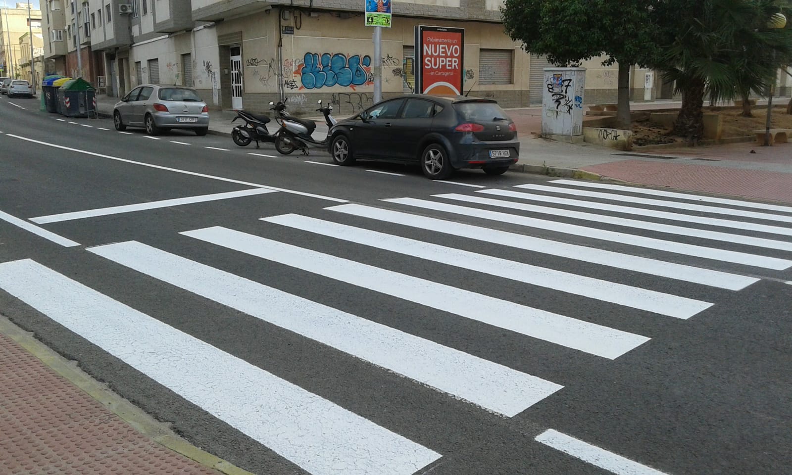 Pintado de sealizacin vial en los barrios de Cartagena