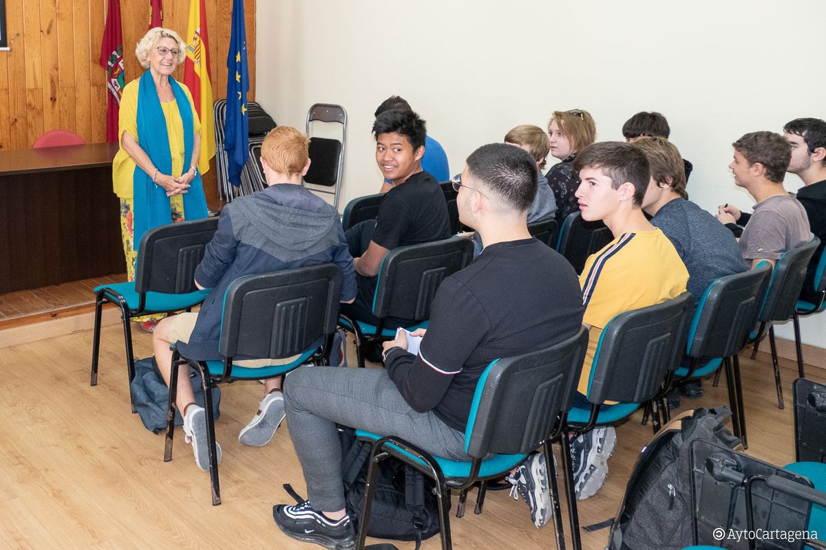 Visita de alumnos franceses al Edificio de la Milagrosa