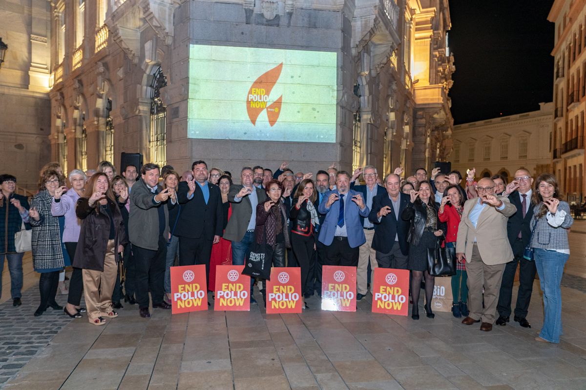 Proyeccin fachada del Palacio Consistorial sobre el Da de la Polio