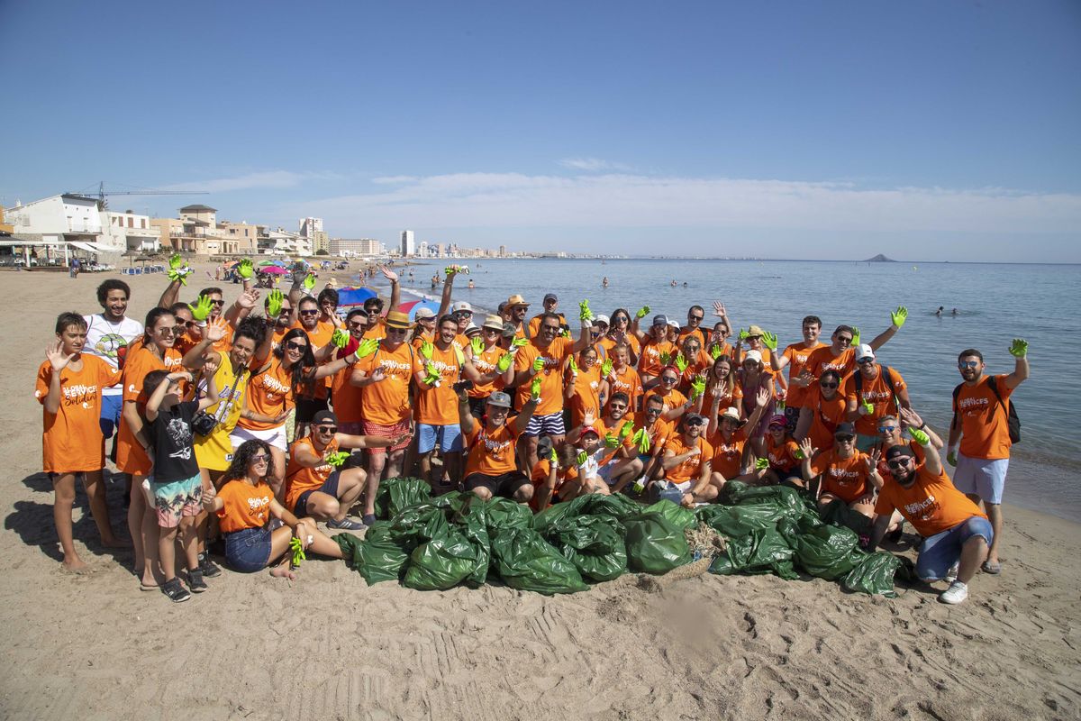 Recogida de basuras en las playas-Soltec