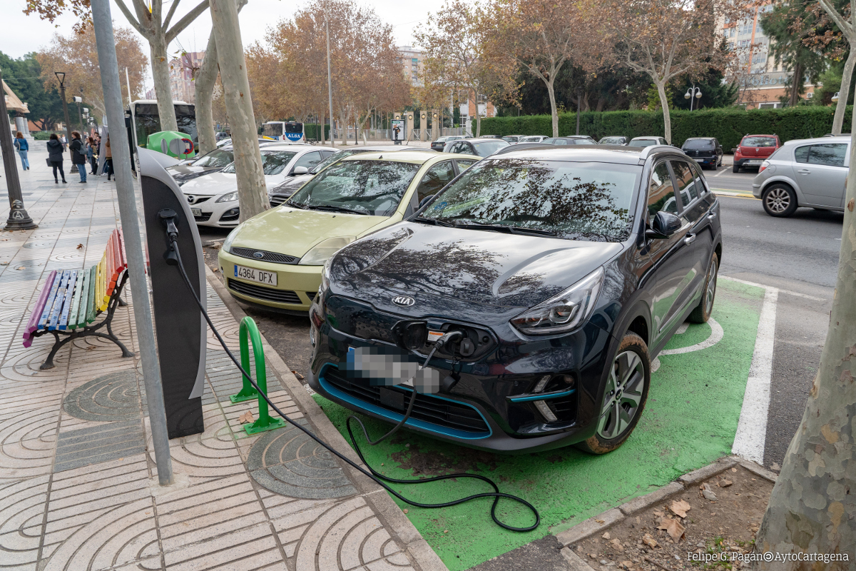 Punto de recarga de coches elctricos en el Paseo Alfonso  XIII