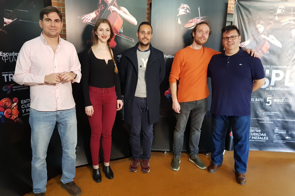 El concejal del área de Cultura, Juventud e Igualdad, David Martínez, en el ensayo de la Orquesta Sinfónica