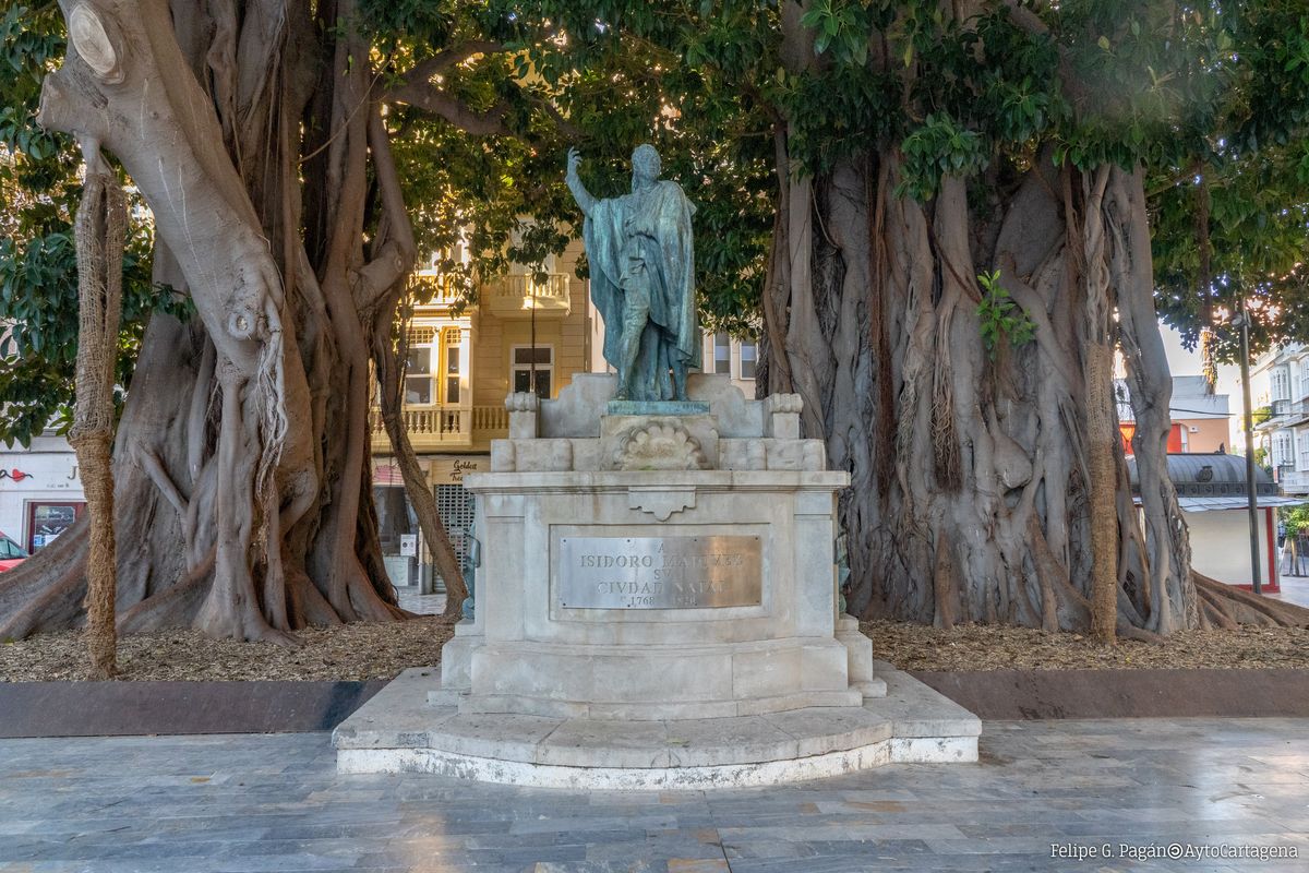 Estatua de Isidoro Miquez en la plaza de San Francisco