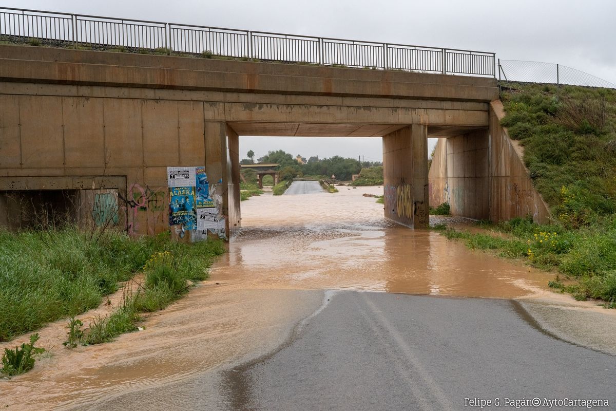 Imagen de archivo de la carretera del Sifón, inundada por la lluvia