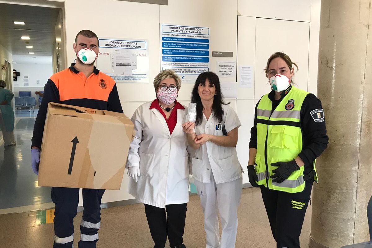 Entrega de material sanitario al hospital