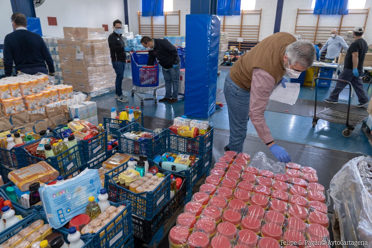 Entrega de alimentos donados durante la pandemia