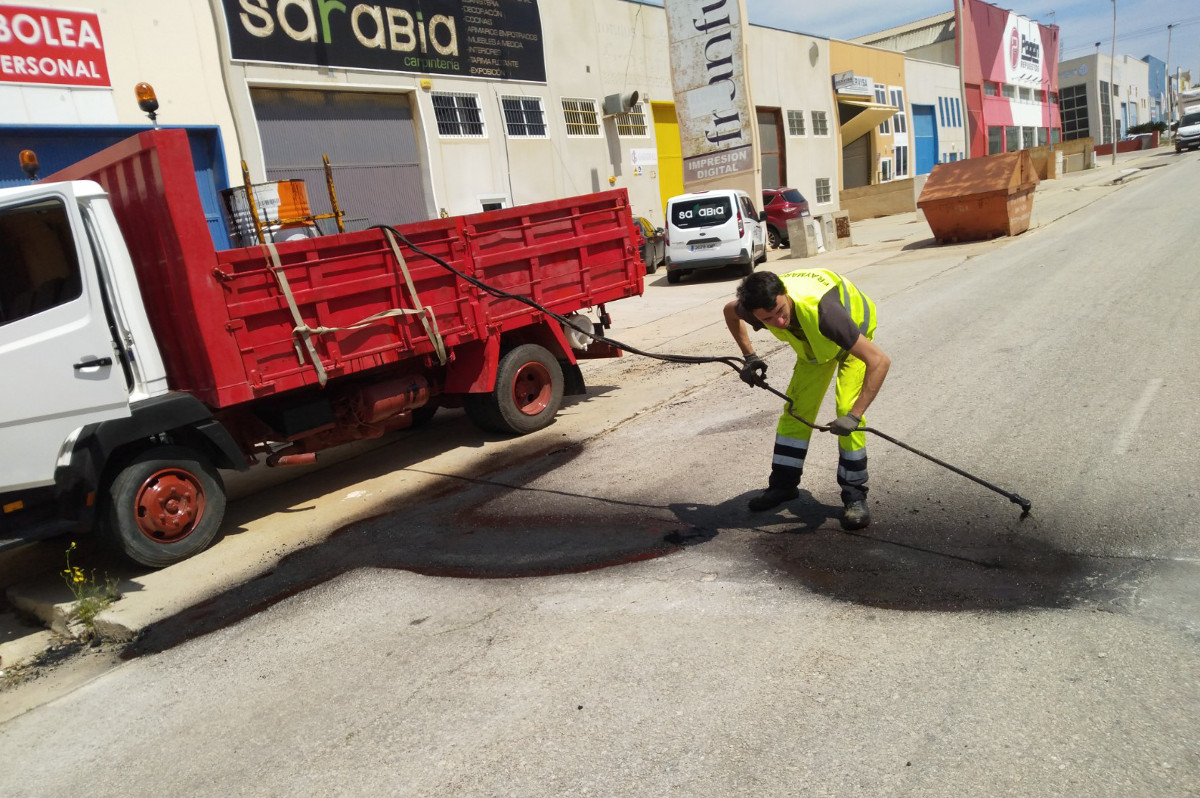 Trabajos de reparcin del pavimento en varias calles del municipio de Cartagena