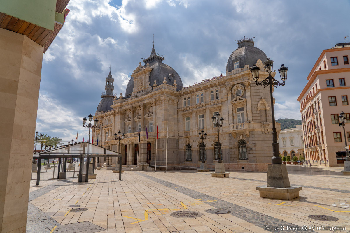 La plaza del Ayuntamiento, vaca durante el estado de alarma por la crisis sanitaria