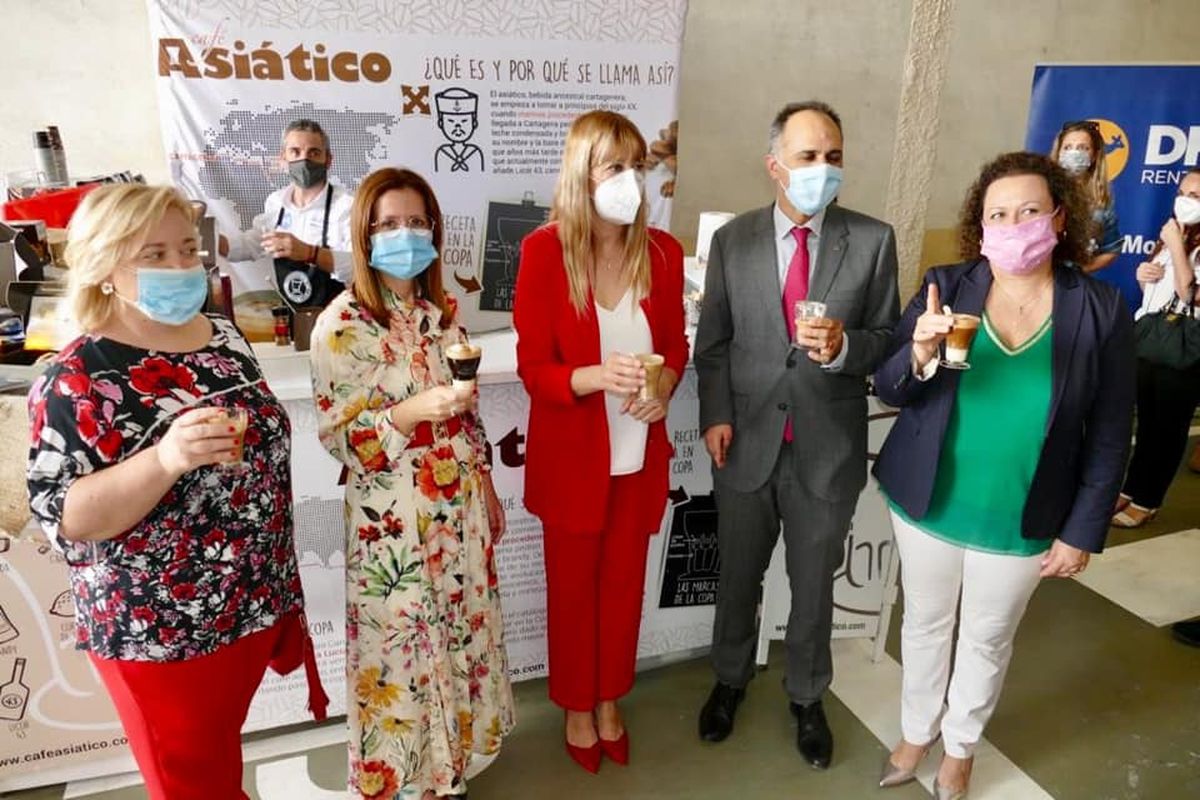 La alcaldesa asiste a la inauguración de la nueva sede de DFM Rent a