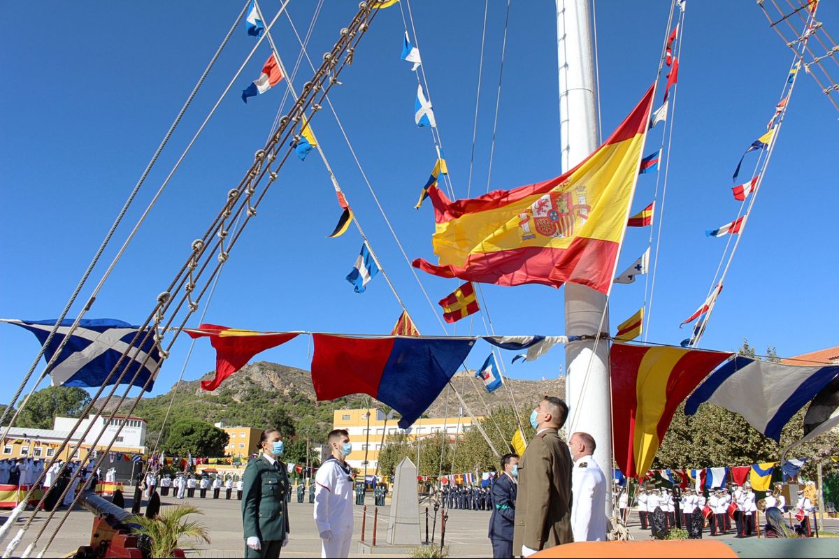 Izado de bandera y homenaje de la Armada con motivo del 12 de octubre, Día de la Fiesta Nacional