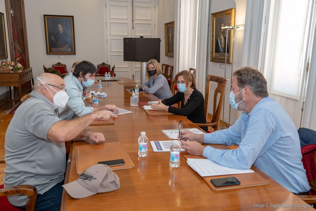 Reuni�n con los vecinos del Barrio de la Concepci�n sobre los accesos desde la avenida del Cant�n y mejoras para evitar inundaciones