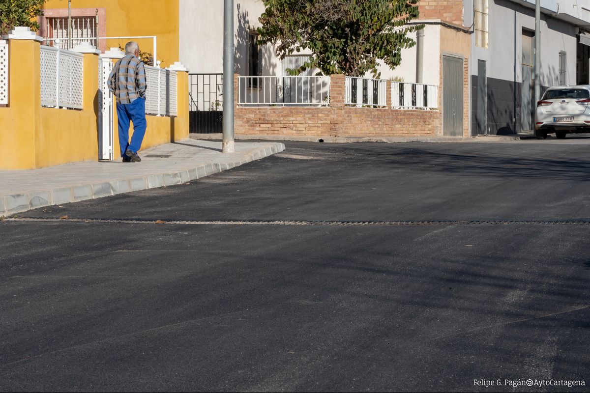 Mejora del pavimento en el paseo de San Roque de Alumbres