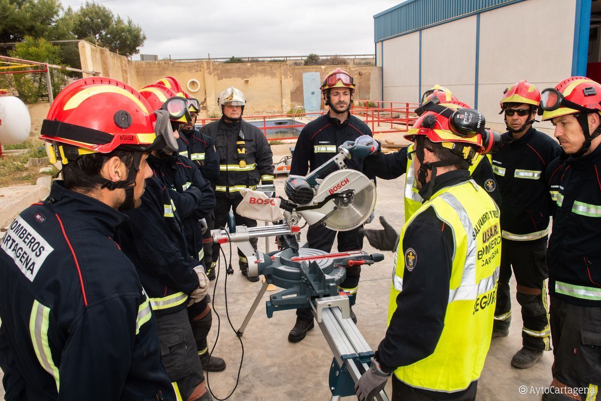 Bomberos durante un curso de formacin en una imagen de archivo.