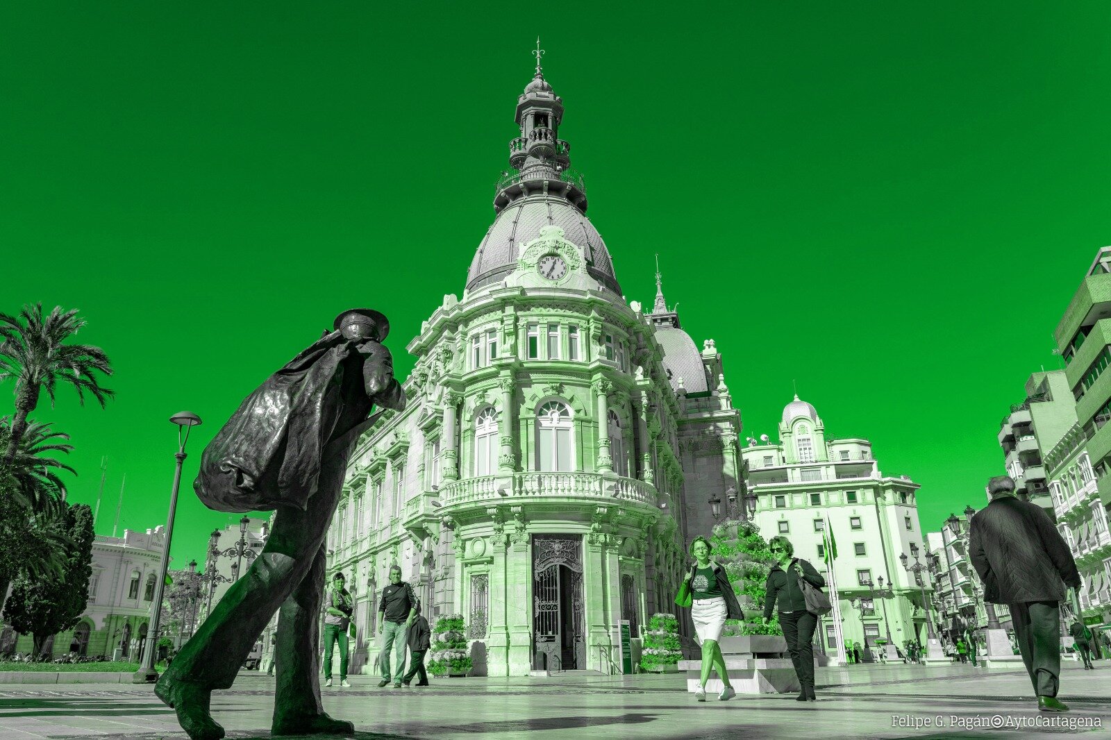 El Palacio Consistorial, de verde.