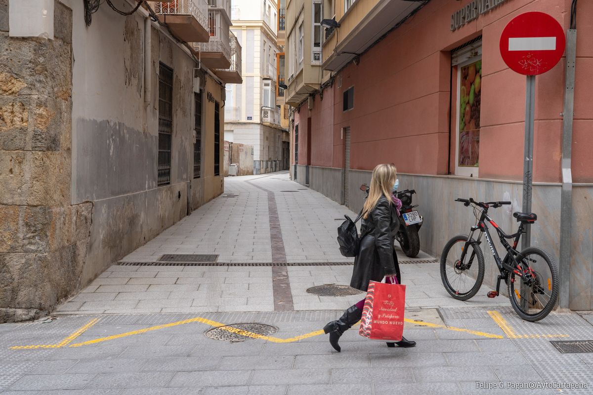La calle Escorial con su nuevo pavimento tras las obras de remodelacin