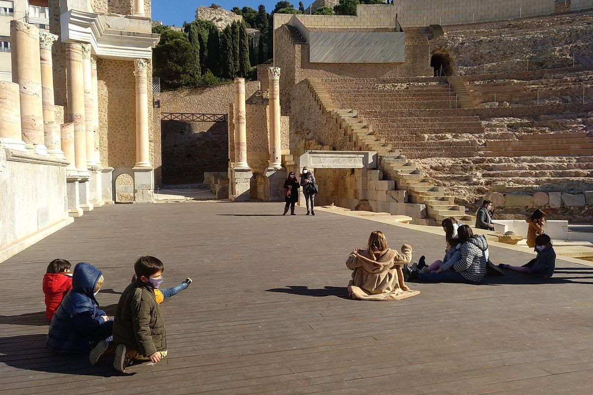 Actividad familiar en el Teatro Romano.