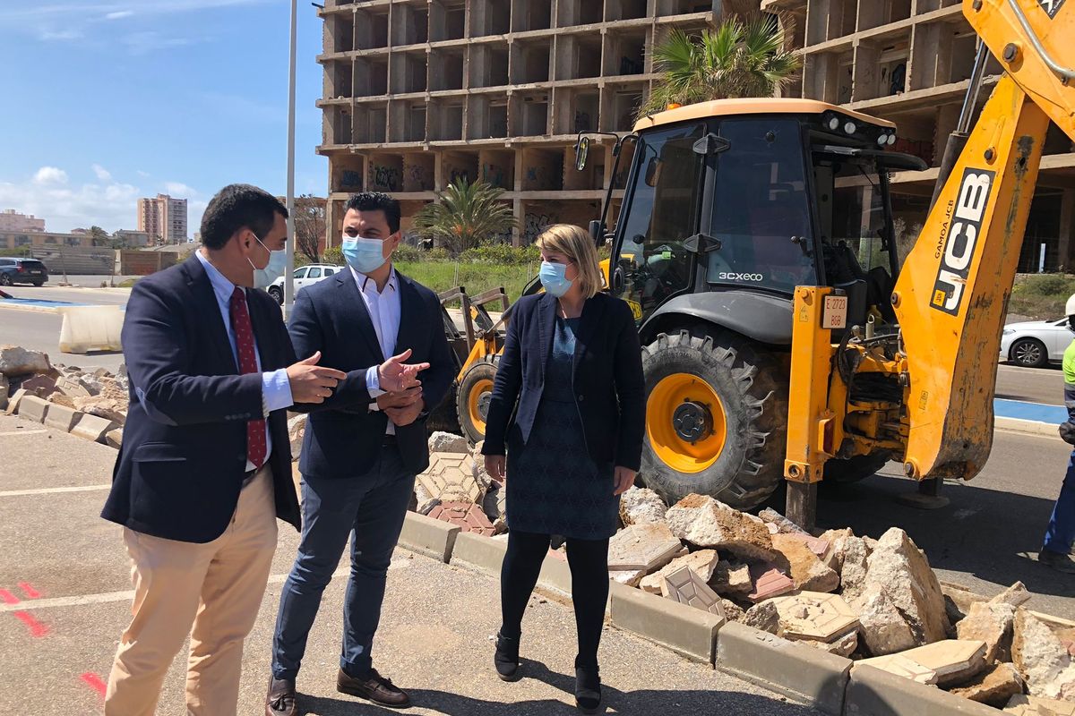 Inicio de las obras del carril bici que discurrir por La Manga del Mar Menor