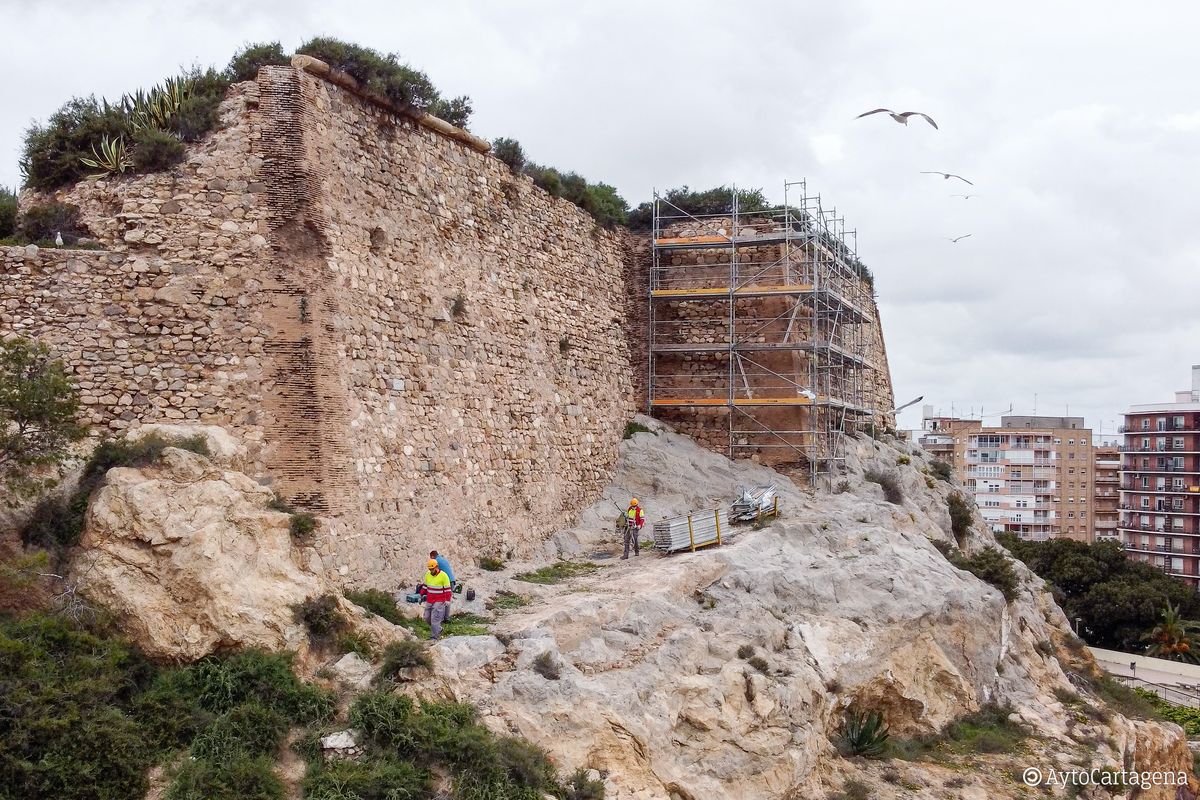 Obras en el muro noroeste del Fuerte de Despeaperros