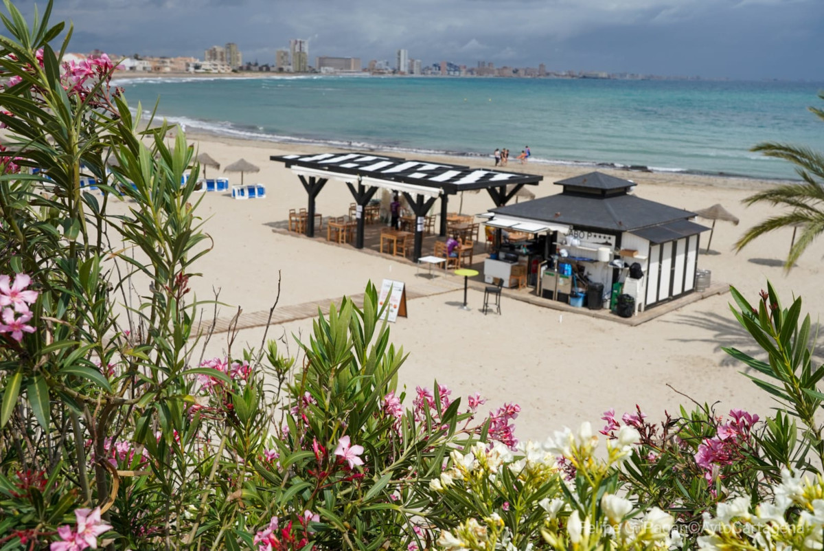 Chiringuito instalado en la Playa de Levante. Imagen de archivo